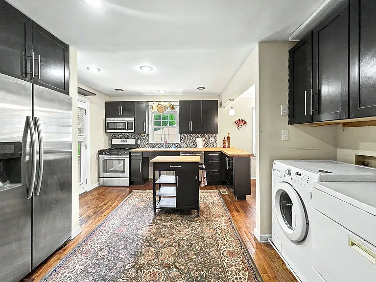1804 Sumter St NW — Photo 12