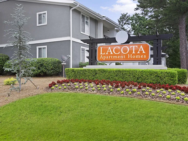 Lacota Apartments — Photo 17