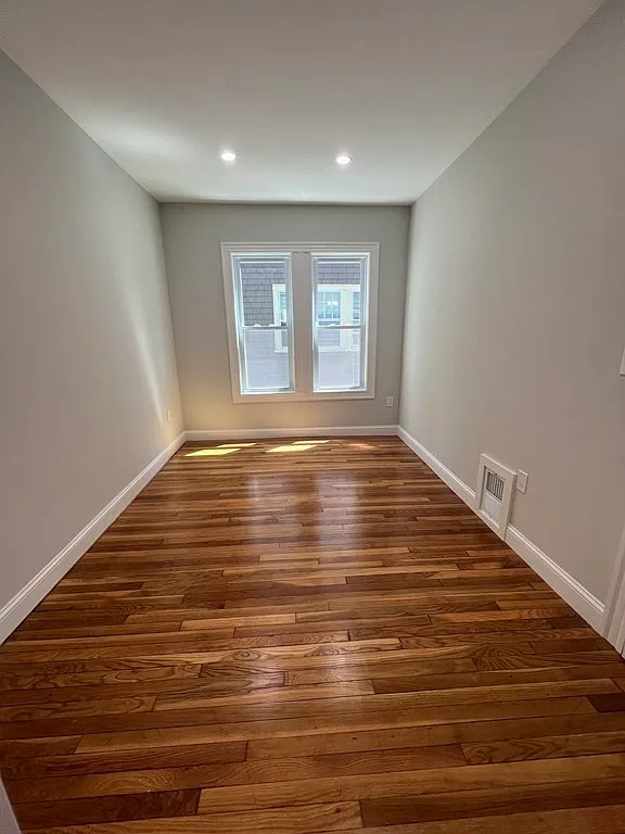 4 bed, 1200 sqft, $3,750 — Photo 3