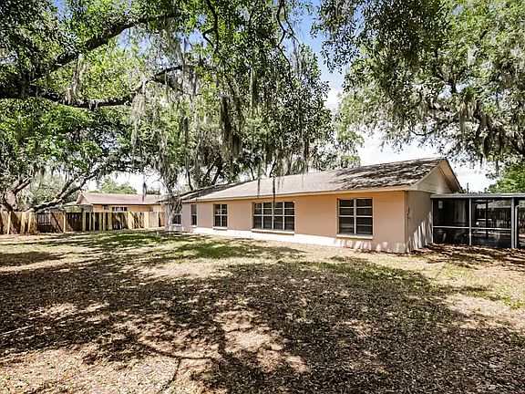 5th image of 2344 Medford Ln