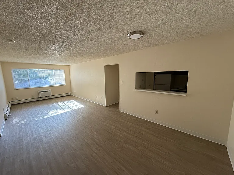 1937 Warren Ave #305 — Photo 5
