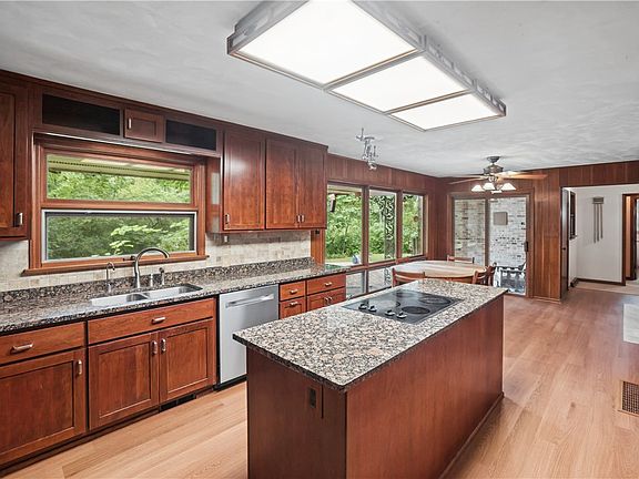 2nd image of 3135 Turpin Rd