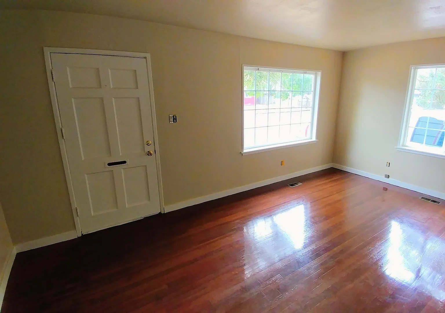 Bright two bedroom Home with a Covered Back Deck — Photo 4