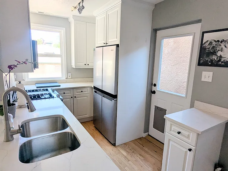 956 N Washington St — Photo 7