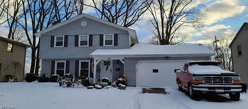 1st image of 685 Oakridge Dr