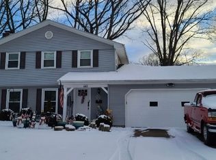 685 Oakridge Dr, Youngstown, OH