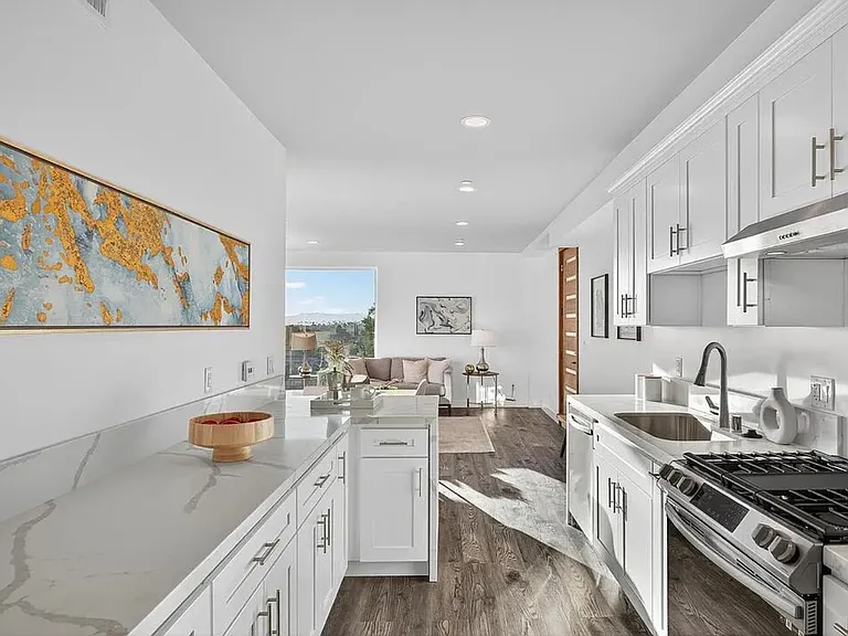 1551 N Lucretia Ave — Photo 6