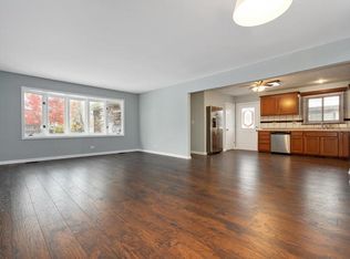 192 Paramount Dr, Wood Dale, IL 60191