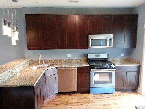 4th image of 2818 W Arthington St #2