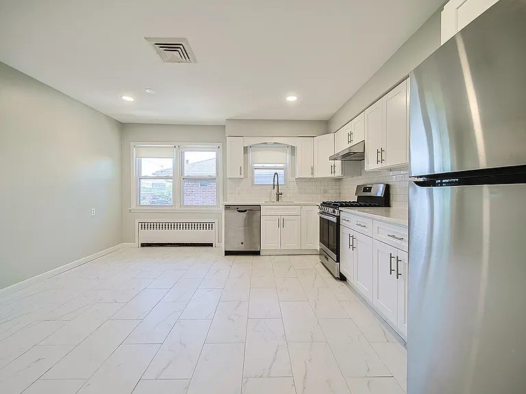 1227 Inwood Ter #2F — Photo 3