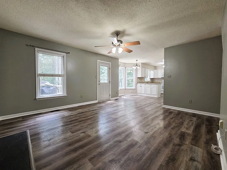 2519 Providence Creek Rd N — Photo 13