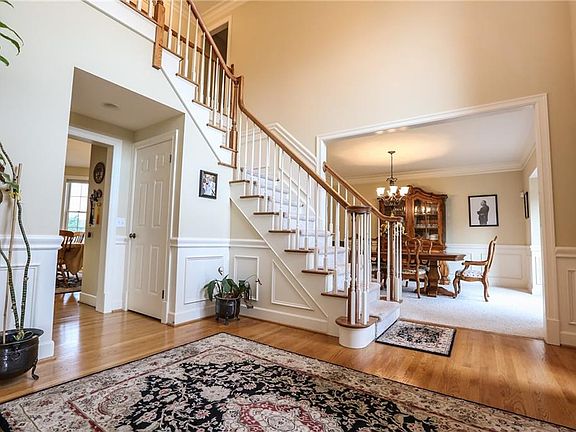 2nd image of 7 Lusk Farm Cir
