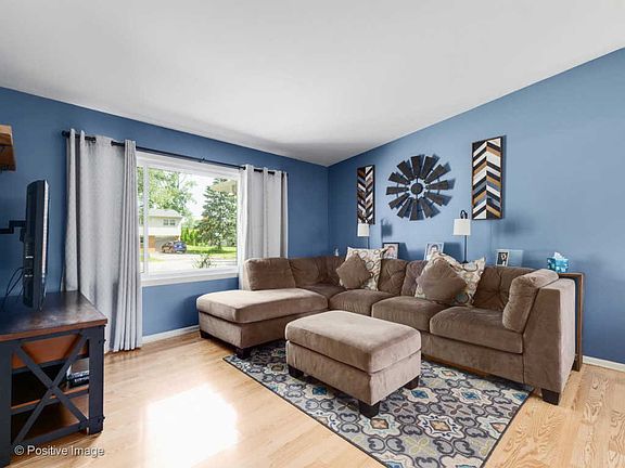 5th image of 7308 Willow Ave