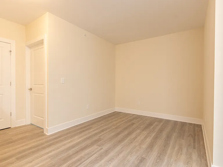 Glasstown Village Apartments — Photo 18
