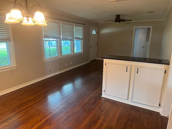 5th image of 4514 Akard Ave