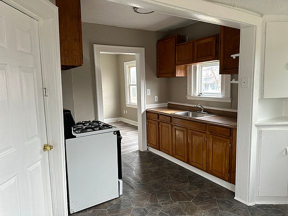 4th image of 3836 Mersington Ave