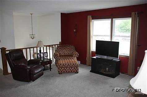 5th image of 111 Elmwood Ct