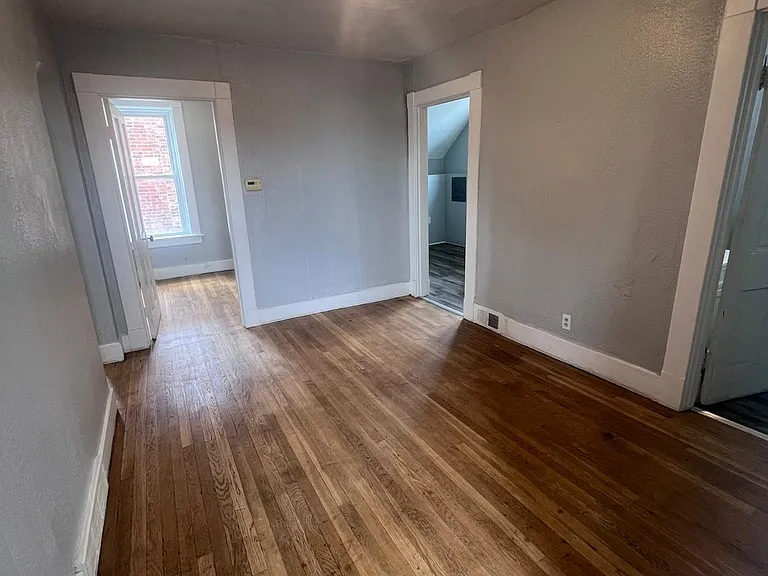 508 W High St — Photo 9