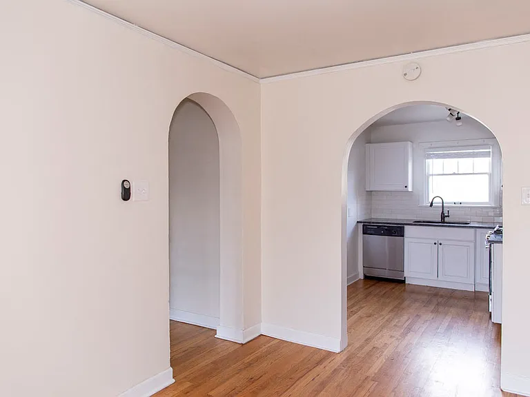 Eaton Apartments — Photo 16
