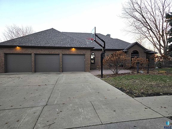 2nd image of 1001 E Ridge Rd