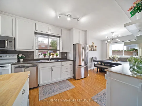 2027 Bluefields Dr #2, Burlington, ON L7P 1J9