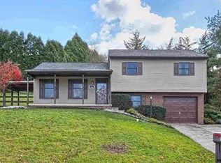 12 Farmington Dr, York, PA 17407