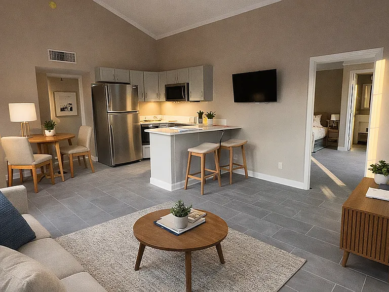 Monarch Luxury Studio Apartments — Photo 6