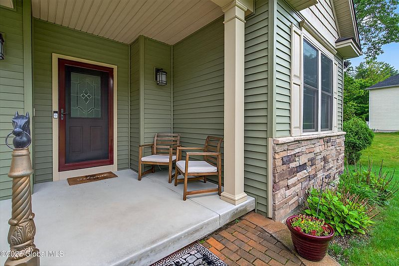 4th image of 6 Corinne Court