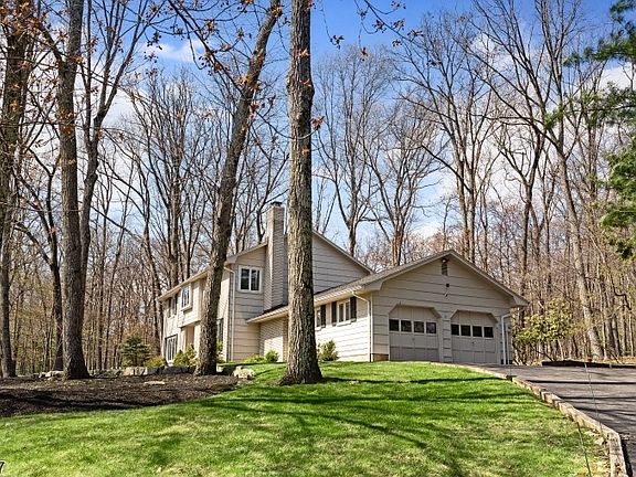 2nd image of 140 Flintlock Rd