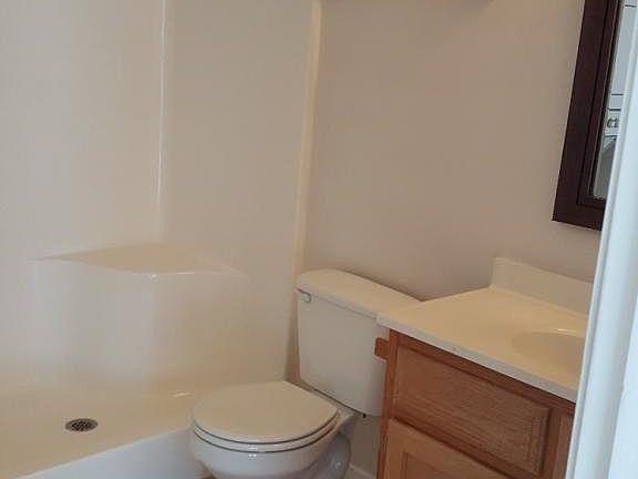 5th image of 706 Canterbury Dr APT E