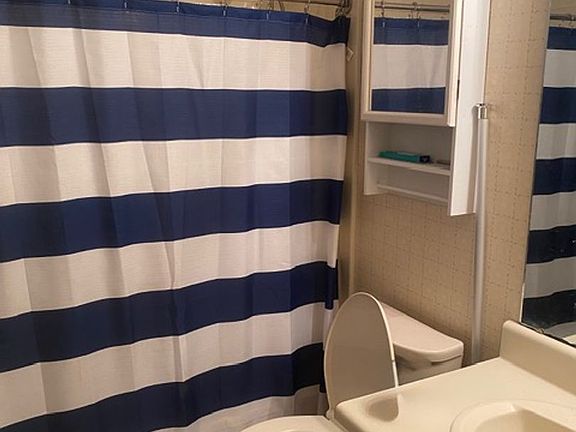 5th image of 110 Botts Ave