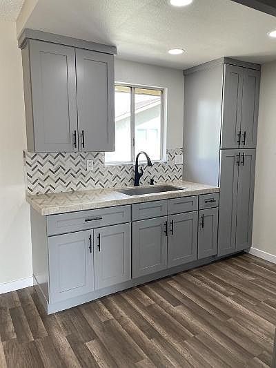 Completely rennovated apartment, including kitchen - new cabinets, fixtures, lighting