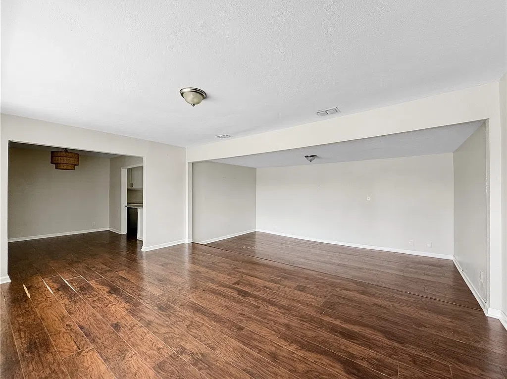 3 bed, 2.0 bath, 1402 sqft, $1,750 — Photo 3