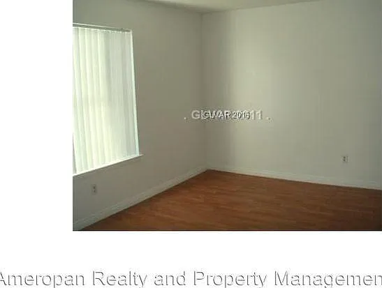 3823 S Maryland Pkwy — Photo 10