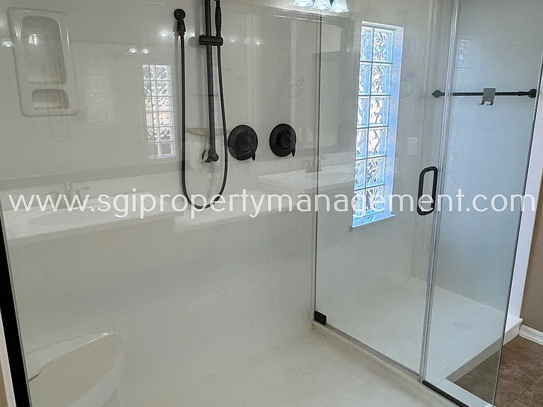 135 W Yellow Wood Ave — Photo 9
