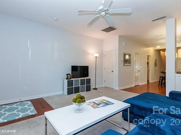 515 Alderman Ln — Photo 9