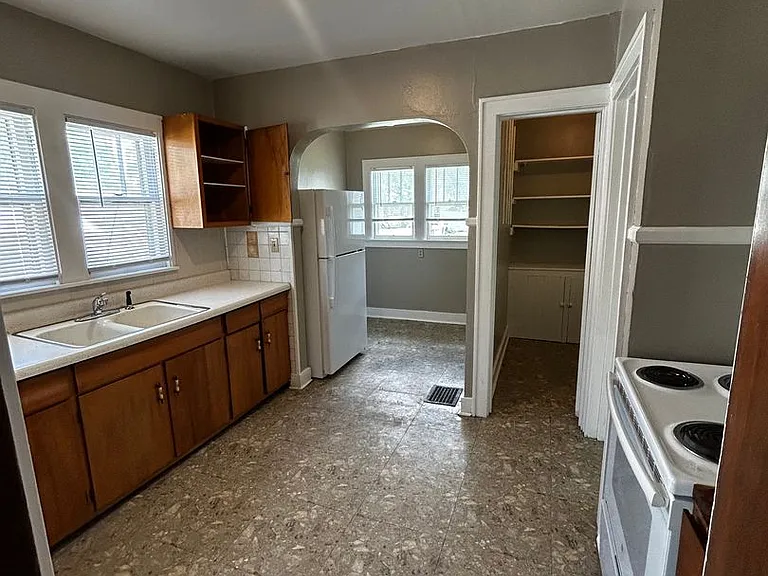 Washington Street Duplex — Photo 10