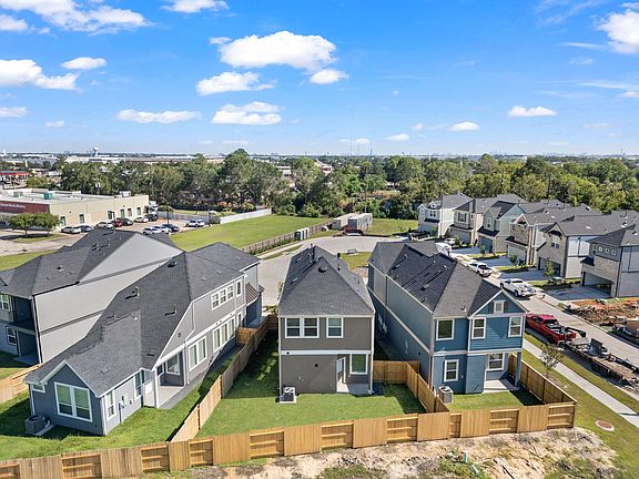 5th image of 410 Park Hill Ct
