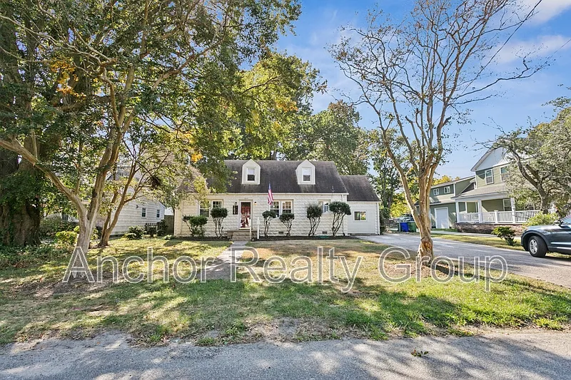 4 bed, 2.5 bath, 2878 sqft, $4,000 — Photo 3