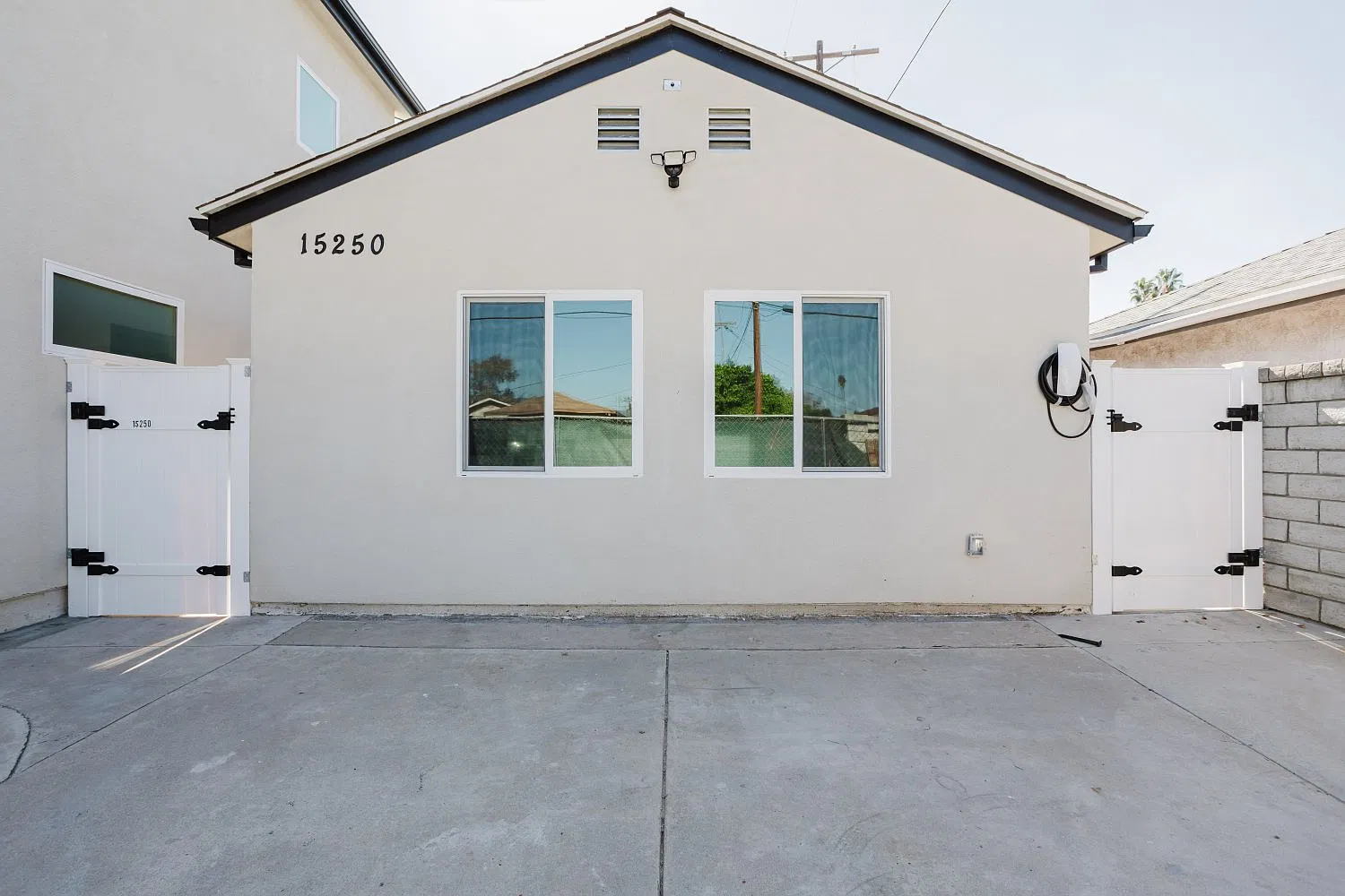 2 bed, 800 sqft, $3,500 — Photo 1