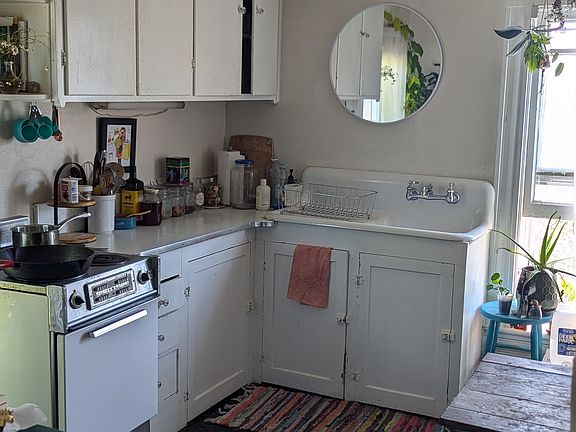 4th image of 417 Maple Ave APT 2