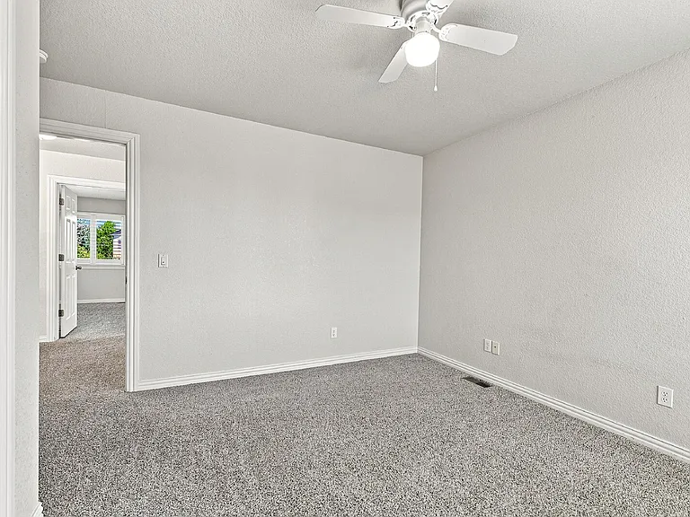 2425 Vanreen Dr — Photo 38
