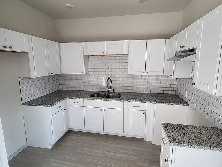 647 Hammond Ave — Photo 13