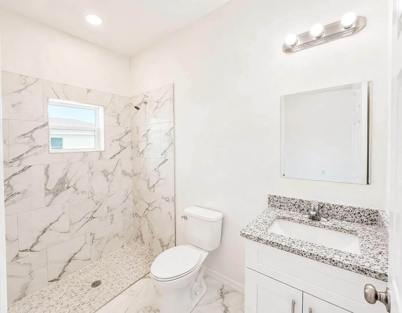 Location Location Location-Brand New 2 Bd/ 2 Ba With Garage!! — Photo 3