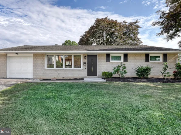 5218 Stuart Dr, Mechanicsburg, PA 17055