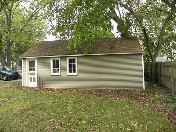 3rd image of 110 E 16th St