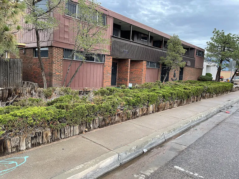 Renovated 2nd Floor Nob Hill 1 Bedroom w/ Ref Air & Balcony! — Photo 25