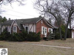 1040 E Bay St, East Tawas, MI 48730