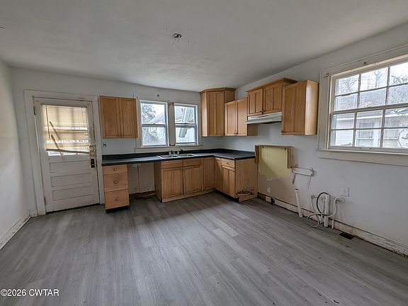 4th image of 403 N 18th Ave