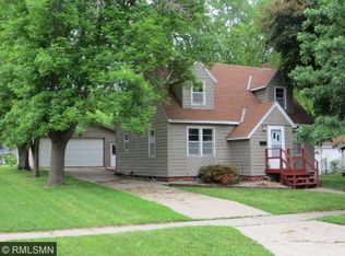 219 12th St E, Glencoe, MN 55336